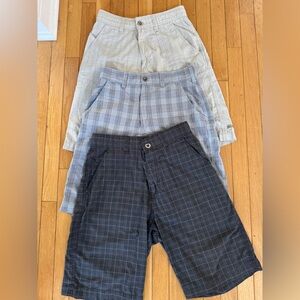 Billabong Plaid Shorts in Black and Gray Sizes 28,29,30